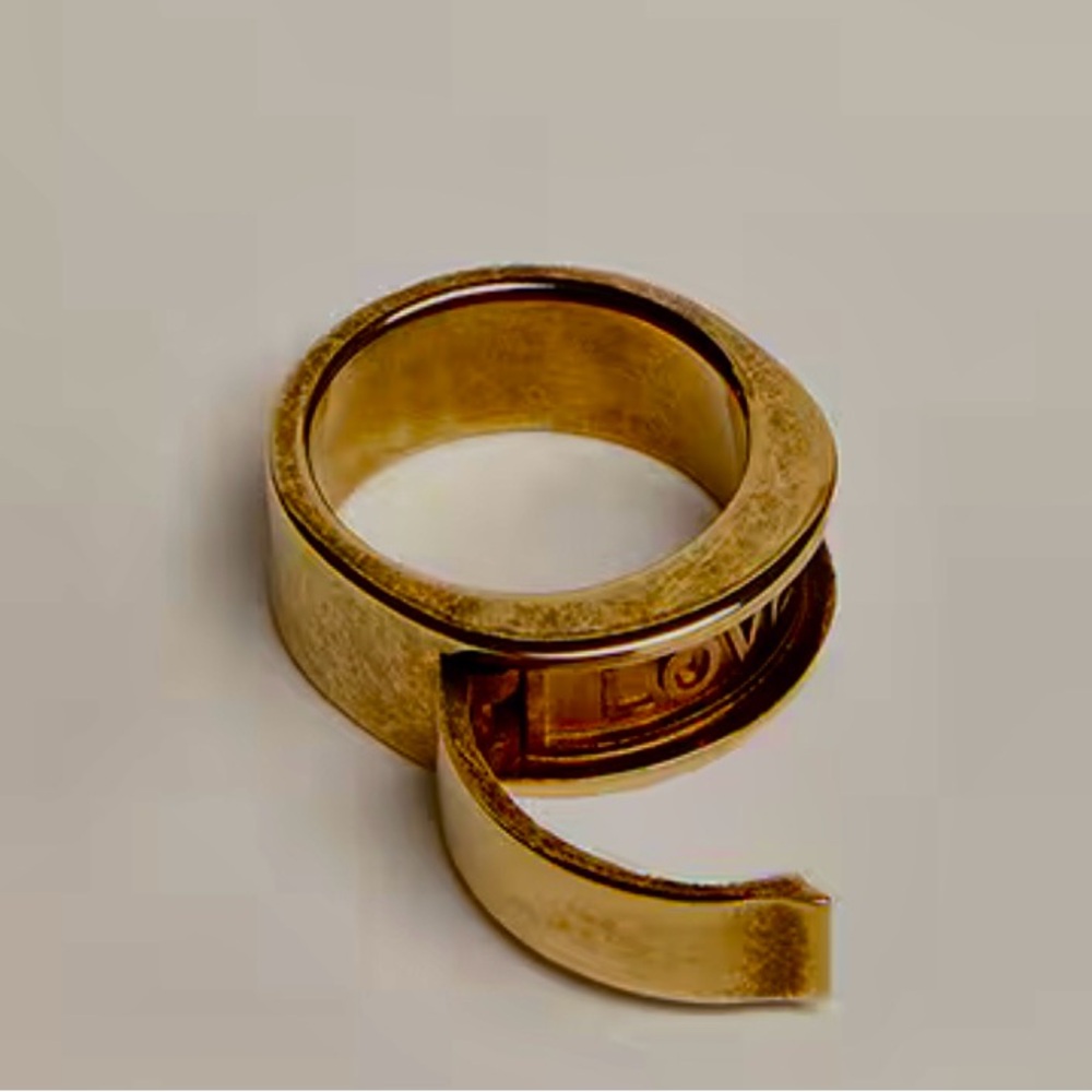 Women's ring in antique gold color with hidden message